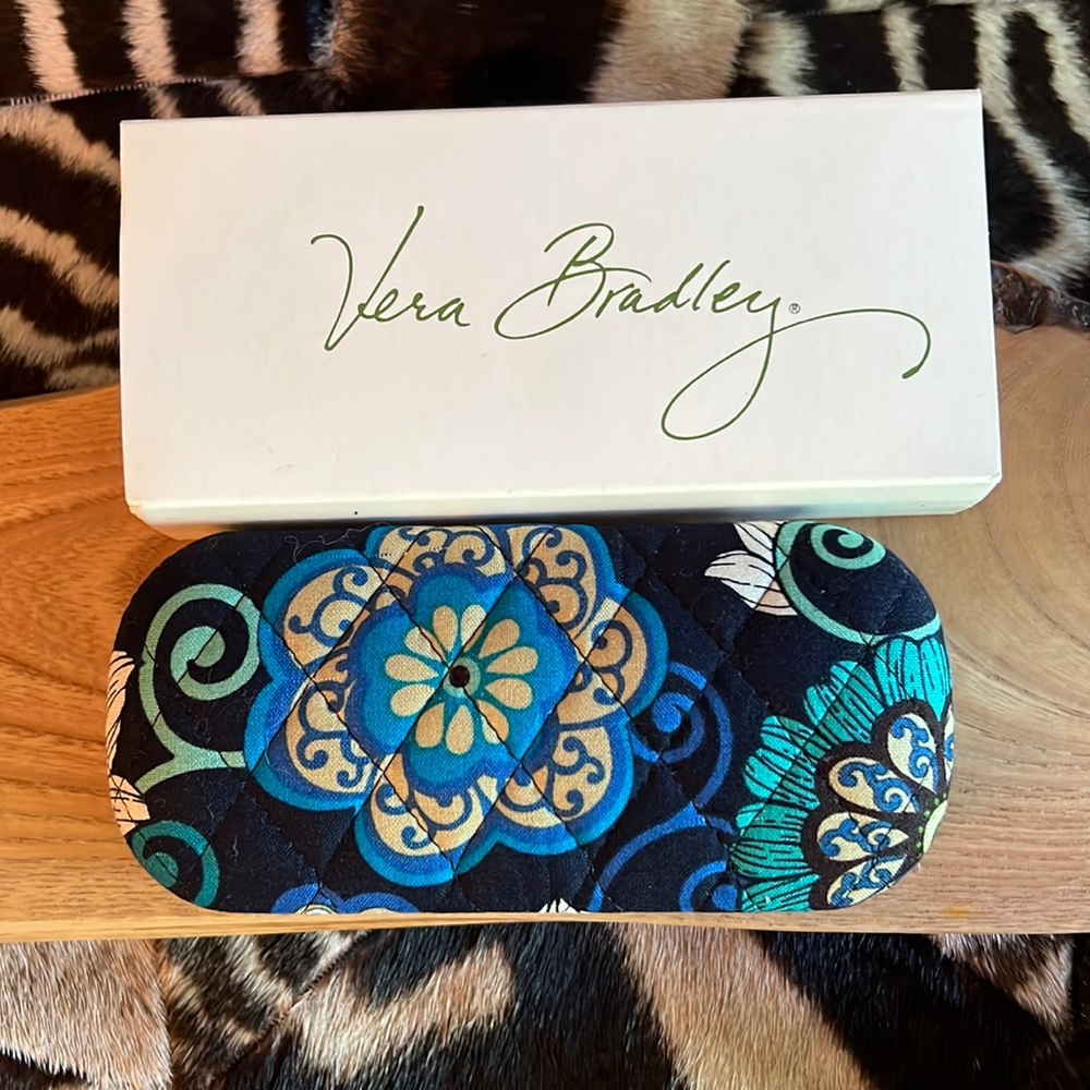 NWT Vera Bradley hard eyeglasses case. Mod Floral Blue